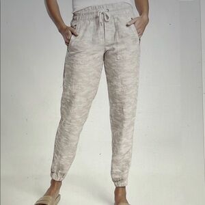 ATHLETA  Cabo tide Camo linen  Pants NWOT so cute